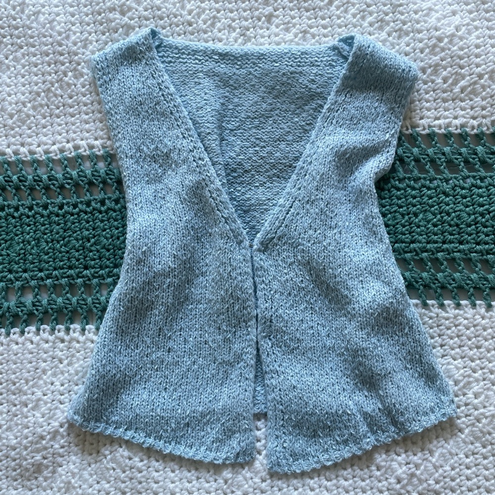 Knitted tank / vest with front clasps